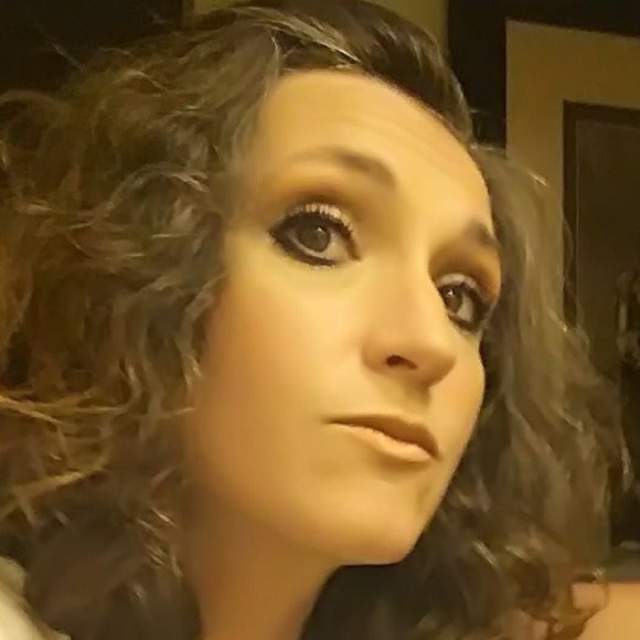 Meet your Posher, Sharon - Picture 1 of 1